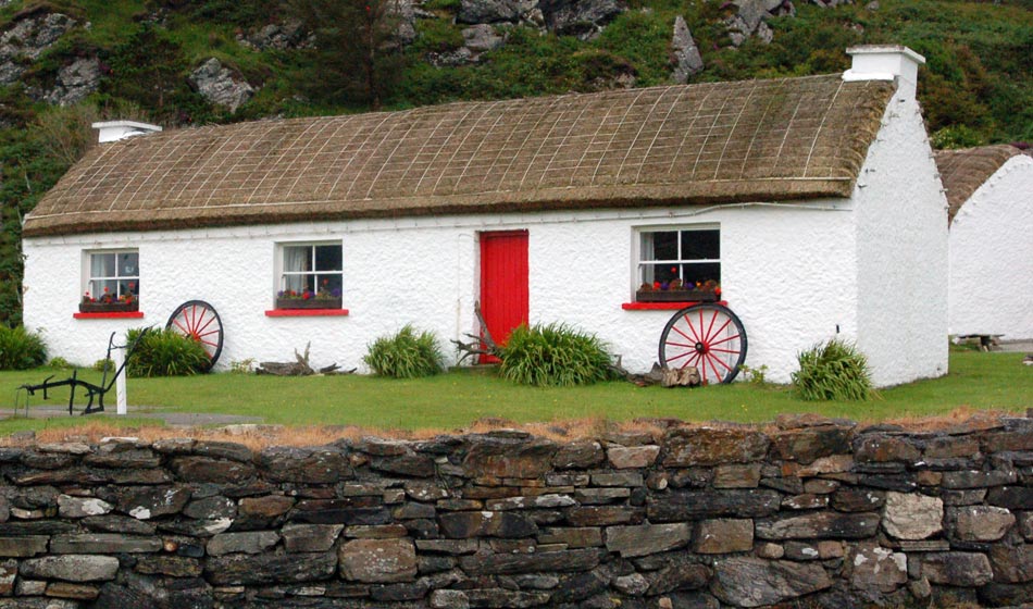 Irish Culture - Picture of Traditional Irish Thatched Cottage